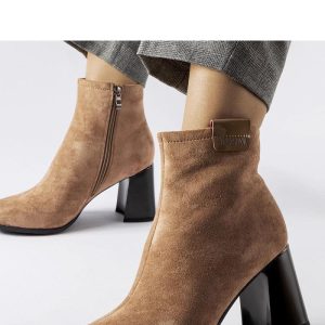Laarsjes op sleehak model 205851 Solea