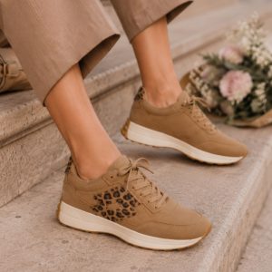 Sportchoenen op een platform model 230613 Step in style