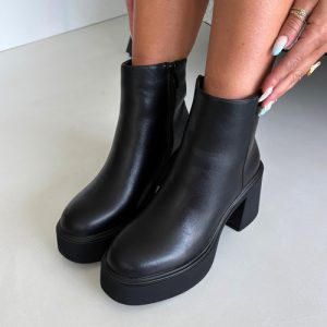platform boots model 230924 Step in style